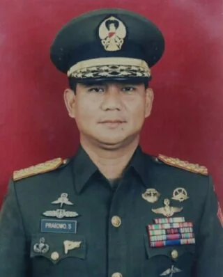 Prabowo in 1998, nadat hij als Kostrad-commandant was ontslagen en benoemd tot commandant van de Staf- en Commandoschool van het Indonesische leger in Bandung.
