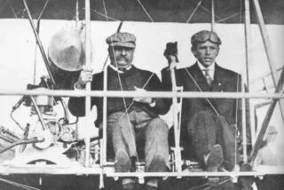 Theodore Roosevelt met piloot Arch Hoxsey, 1910