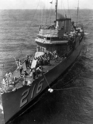 De Amerikaanse torpedobootjager John D. Edwards, een van de geallieerde schepen van waaraf de Japanse transportvlucht is waargenomen