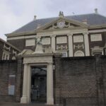 Entree van Museum De Lakenhal in Leiden