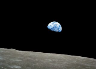 Earthrise (aardopkomst) is een foto van de Aarde, gemaakt in 1968 door astronaut William Anders tijdens de Apollo 8-missie.