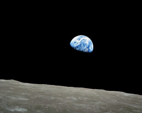 Earthrise (aardopkomst) is een foto van de Aarde, gemaakt in 1968 door astronaut William Anders tijdens de Apollo 8-missie.