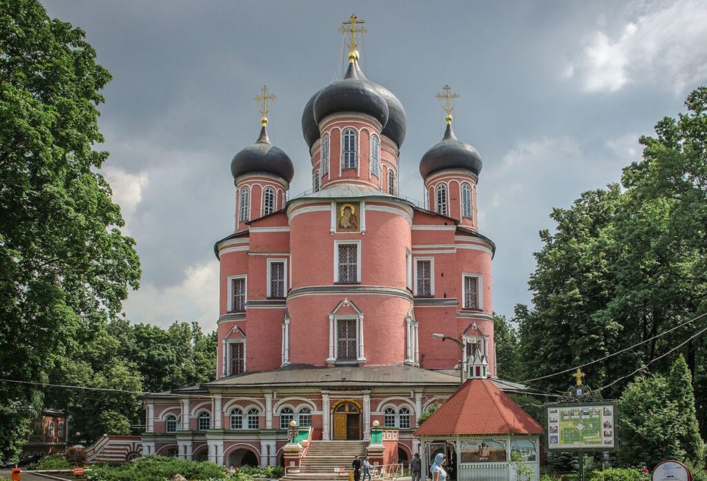 Kathedraal van de ‘Heilige Maagd van de Don’ bij het Donskoy-klooster
