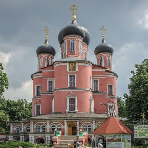 Kathedraal van de ‘Heilige Maagd van de Don’ bij het Donskoy-klooster