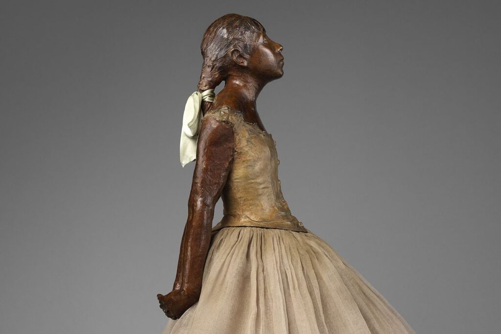La Petite Danseuse de Quatorze Ans - Edgar Degas. Detail van een beeld in de collectie van de Metropolitan Museum of Art
