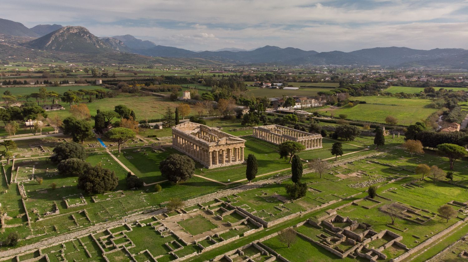 Poseidonia/Paestum, zicht op de tempels vanuit de lucht