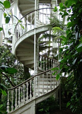 Palm House (1848): geornamenteerde, gietijzeren trappen