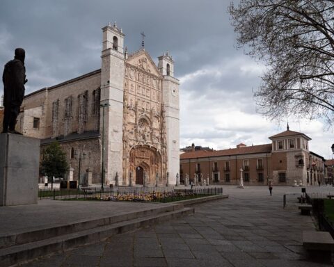 Plaza de San Pablo in Valladolid, met links het standbeeld van Filips II