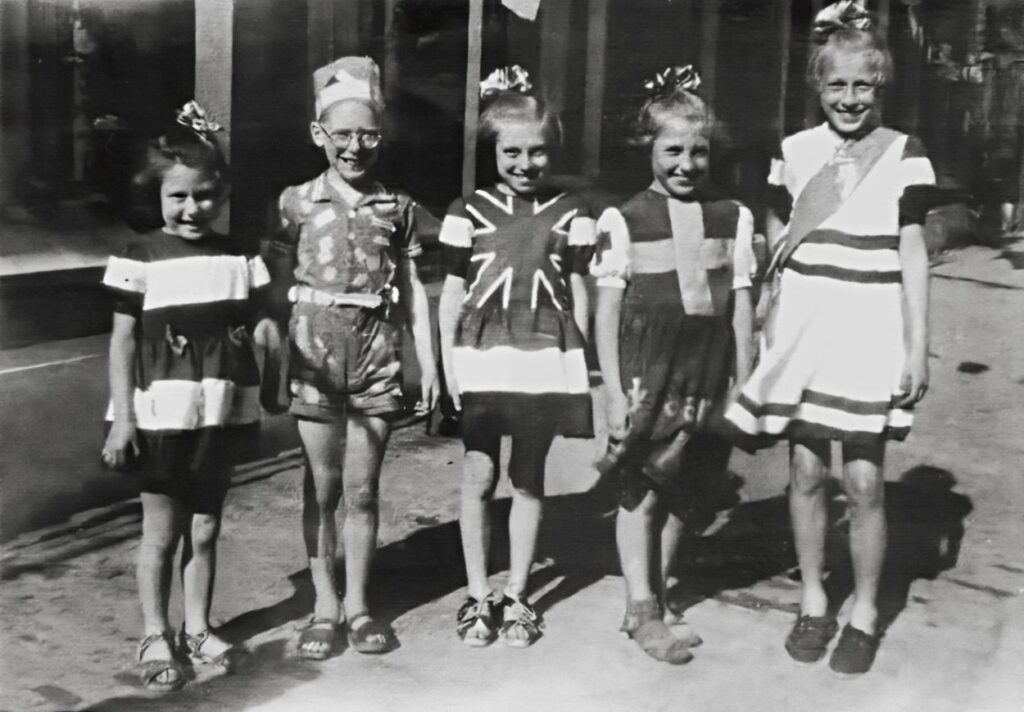 De kinderen in de feestjurkjes, 1945