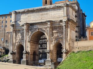 Tijdens keizer Septimius Severus, wiens ereboog u hier ziet, bereikte het Romeinse Rijk zijn grootste omvang