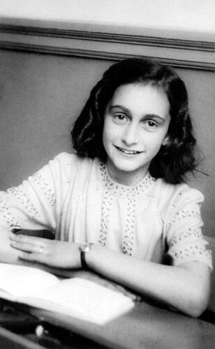 Schoolfoto van Anne Frank in december 1941.