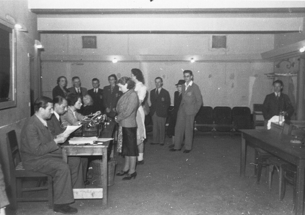 Registratie van opgepakte joden in de Hollandsche Schouwburg, 1943