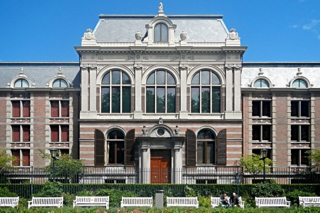 Voorzijde van het Koninklijk Huisarchief in Den Haag