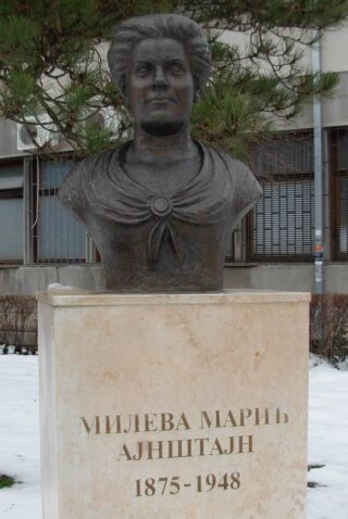 Buste van Mileva Marić op de campus van de Universiteit van Novi Sad 