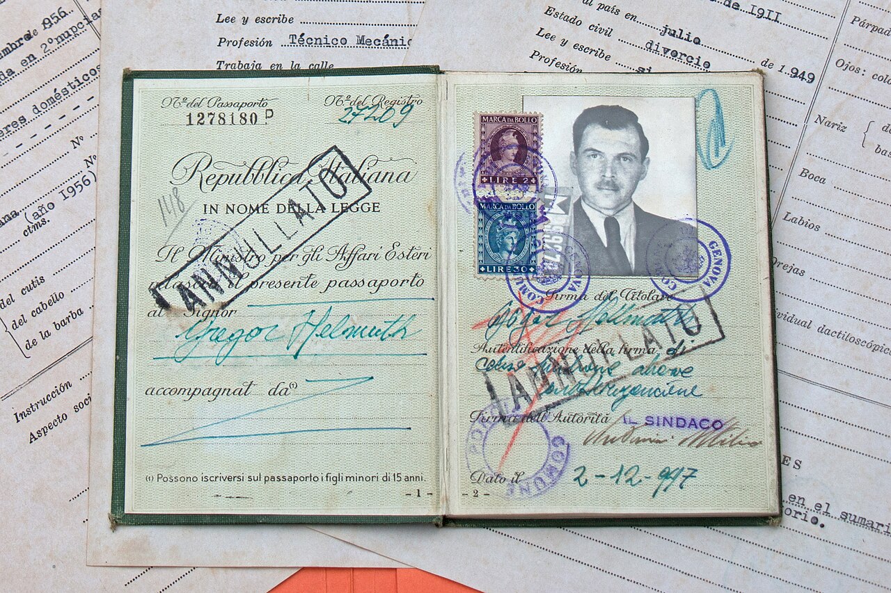 Italiaans paspoort waarmee Mengele naar Argentinië ontsnapte
