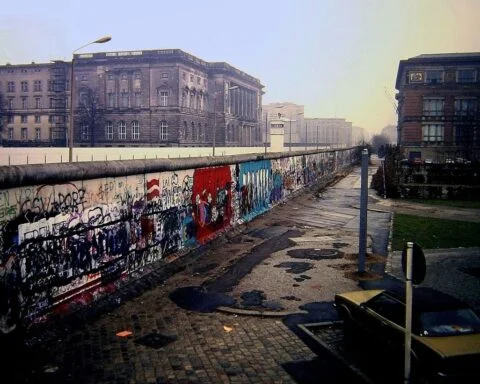 De Berlijnse muur aan de Niederkirchnerstraße in 1988