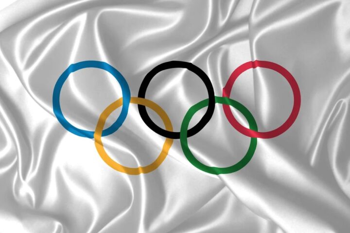 De olympische vlag en de olympische ringen | Historiek