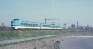 De 4011 in KLM kleuren bij Rijswijk 1986