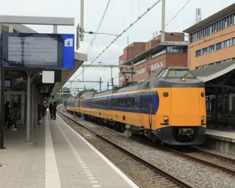 Koploper 4011 op station Hilversum