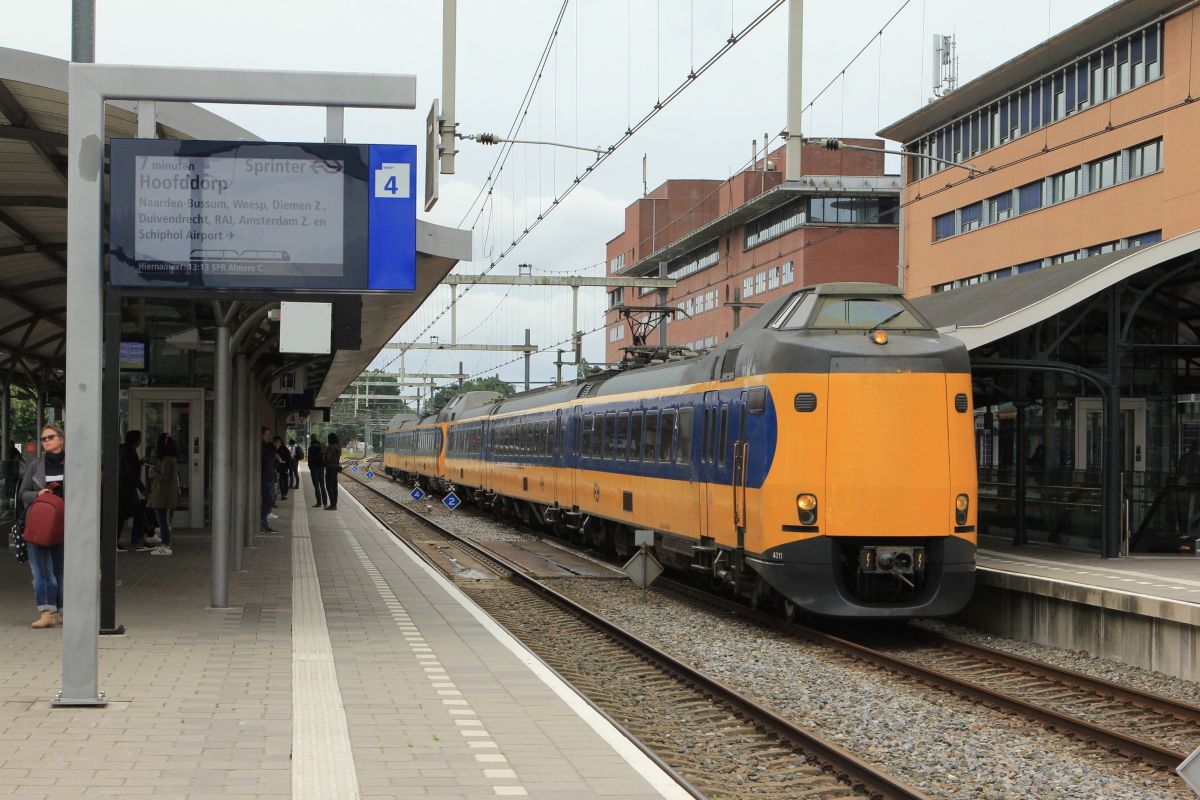 Koploper 4011 op station Hilversum