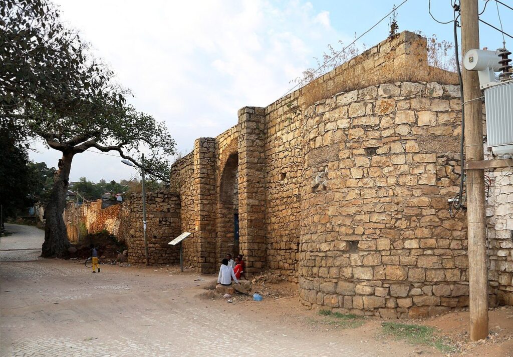 De stadsmuren van Harar zijn tot op de dag van vandaag behouden gebleven en mogelijk dat Burton door deze poort de stad betrad. 