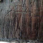 De duizend jaar oude bouwtekening op de houten plank