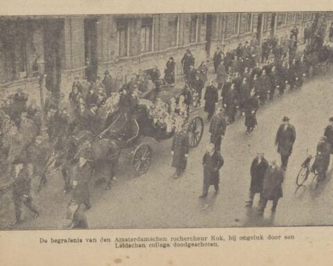 Foto van de uitvaart van de rechercheur in de 'Nieuwe Hoornsche courant' van 15 januari 1927