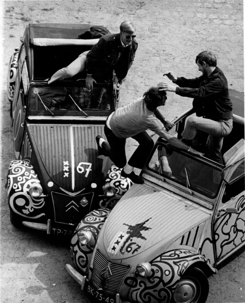 Lynx-redacteuren Roel Bos, Rob van Dijk en Fritz Zondervan in hun ‘vreemde Eenden’ in Maastricht, 1967