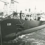 De onderzeeboot Hr.Ms. O20 wordt te water gelaten in de Wiltonhaven in Schiedam