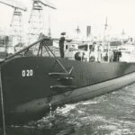 De onderzeeboot Hr.Ms. O20 wordt te water gelaten in de Wiltonhaven in Schiedam