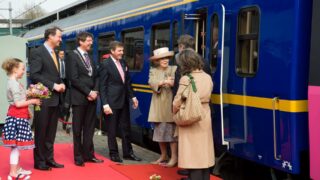 Aankomst van de SR10 tijdens de opening van de tentoonstelling 'Royal Class' in het Spoorwegmuseum