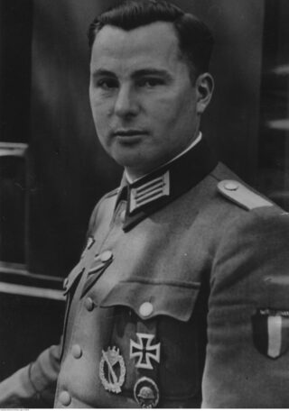 Léon Degrelle in uniform, tijdens de oorlog