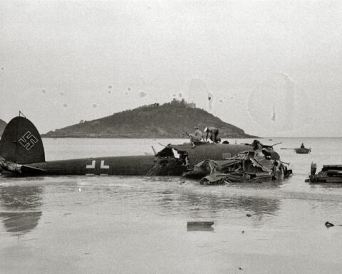 Wrak van de Heinkel 111 die op 8 mei 1945 voor de kust van San Sebastian een noodlanding maakte.
