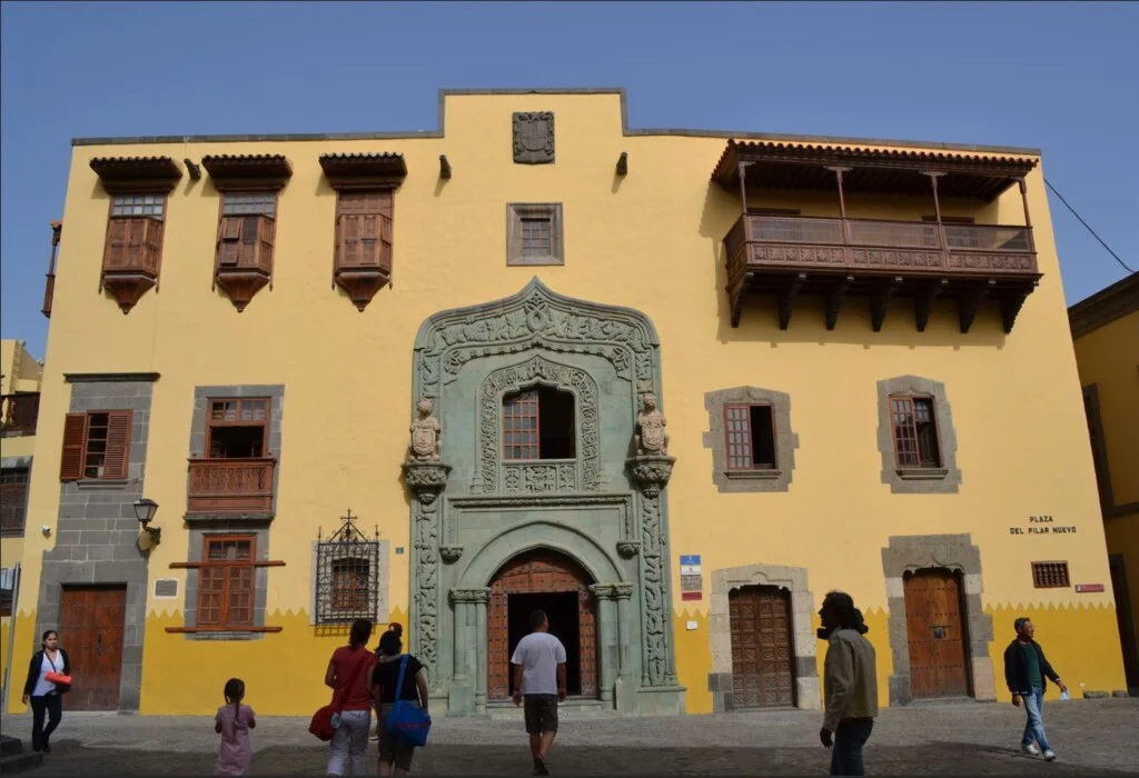 Casa de Colón (Huis van Columbus) aan Plaza del Pilar Nuevo.