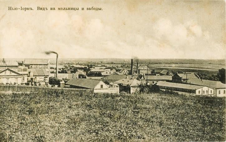 Ansichtkaart met zicht op het New York (Njoe-Iork) van Donbas en zijn industriële maalderij en fabrieken, omstreeks 1910.