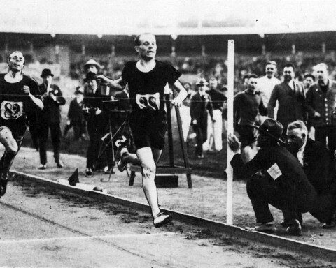 Paavo Nurmi wint een wedstrijd in Stockholm, 1926