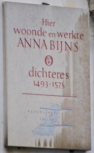 Gedenksteen aan het woonhuis van Anna Bijns. Coll. auteur.