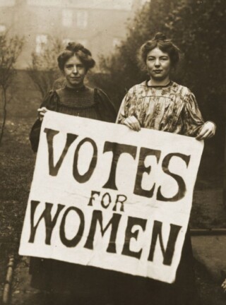 Annie Kenney en Christabel Pankhurst, ca. 1908)