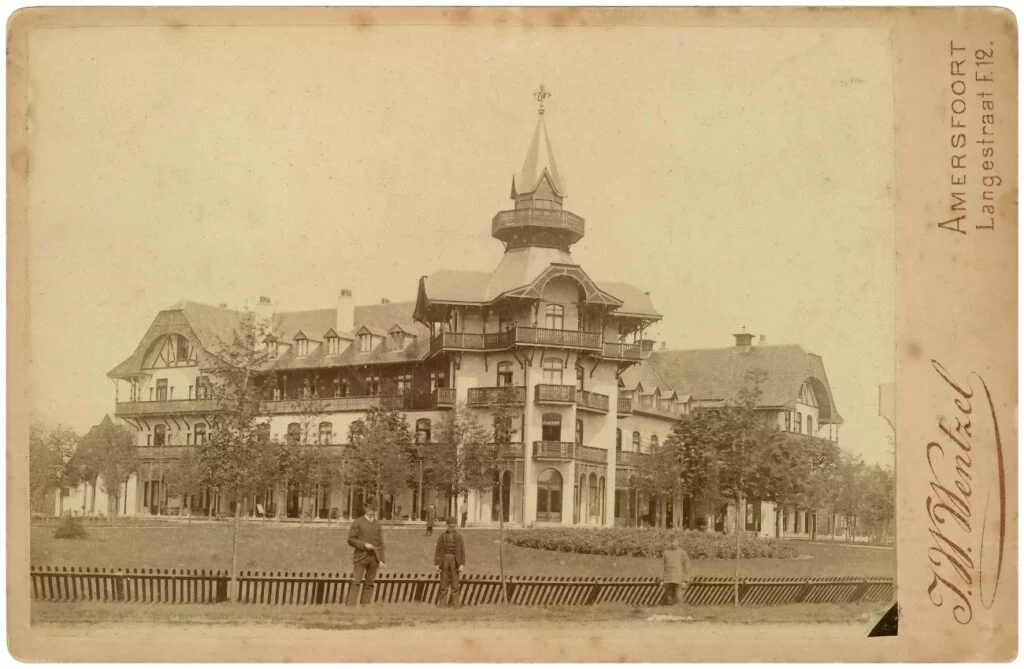 Badhotel (Sanatorium) in Baarn omstreeks 1890