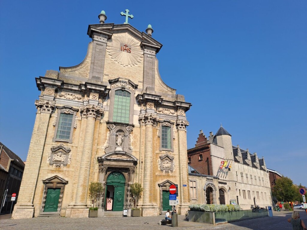 Sint-Pieters-en-Pauluskerk en Hof van Kamerijk 