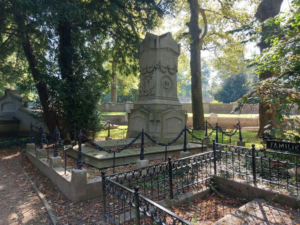 Grafmonument van vice-admiraal Jan Coenraad Koopman.