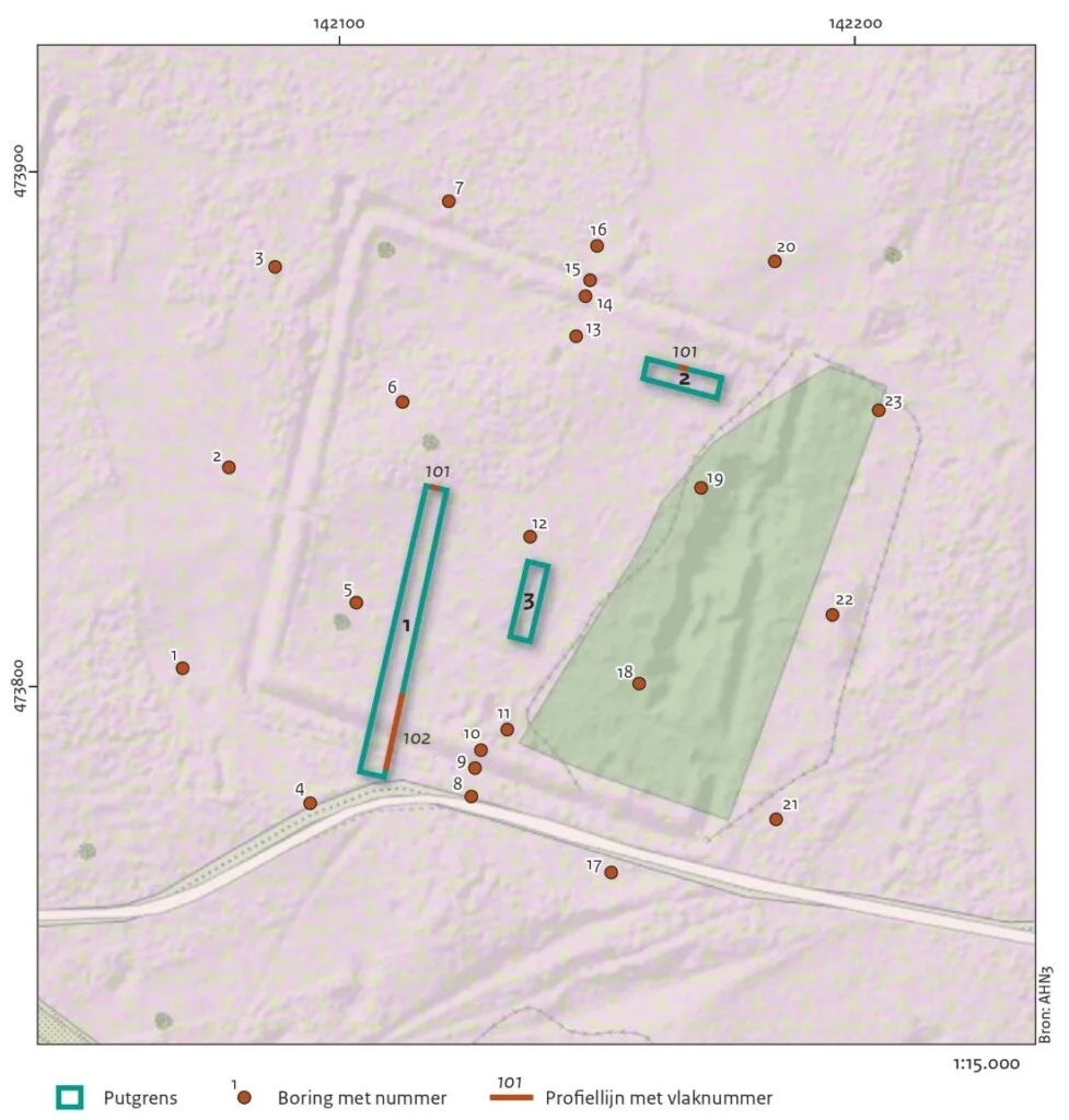 Locatie van de drie proefsleuven en de 23 boringen in en rond kampje Laren 1. Het groene vlak geeft aan waar inmiddels een stukje bos is ontstaan.