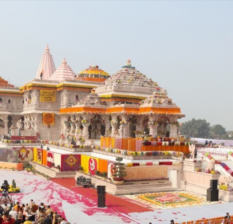 Uitzicht op de Ram Mandir op de dag van de inwijding, januari 2024