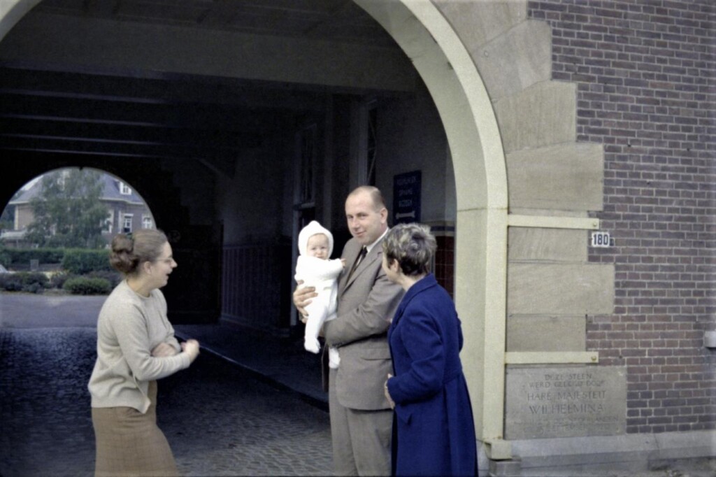 Ingrid met haar adoptieouders