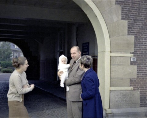 Ingrid met haar adoptieouders