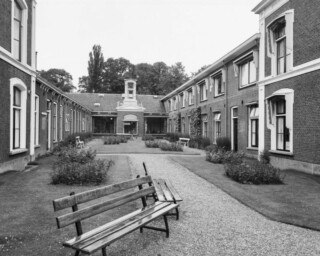 Binnenplaats van het Nieuw Sint Anthonygasthuis in Leeuwarden (1972)