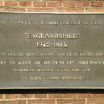 Plaquette bij het Binnenhof in Den Haag ter herinnering aan het Englandspiel