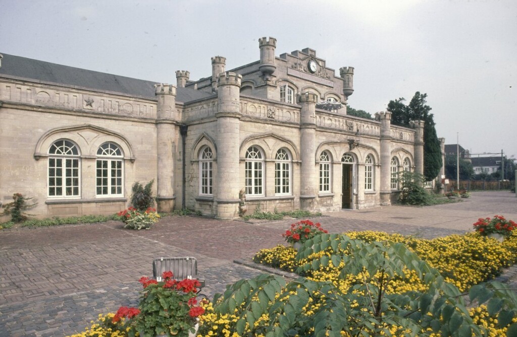 Voorgevel van station Valkenburg