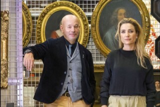 Annelies Kool en Perry Schrier in het kunstdepot van de Rijksdienst voor het Cultureel Erfgoed