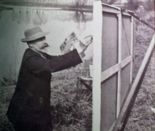 Emile Claus, schilderend langs de Leie, nabij Villa Zonneschijn, Astene